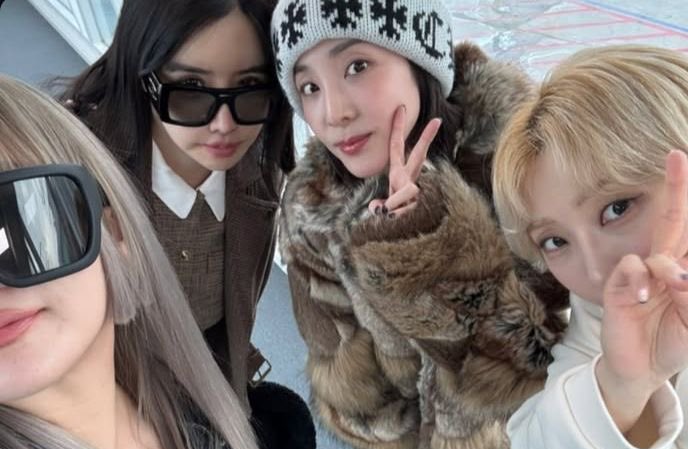 bomsoulmate's tweet photo. my love for 2ne1 will never change https://t.co/nrtS8M4YAe