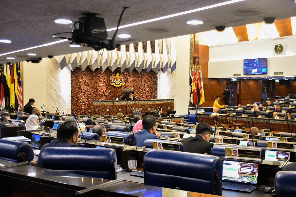 AzalinaOthmanS's tweet image. Agenda Reformasi Kerajaan MADANI bukan sekadar retorik— ia adalah komitmen sebuah Kerajaan yang #WalkTheTalk

Kerajaan MADANI hari ini membentangkan Rang Undang-Undang Perlembagaan (Pindaan) (No. 2) 2026 untuk mengasingkan peranan Peguam Negara dan Pendakwa Raya bagi bacaan kali