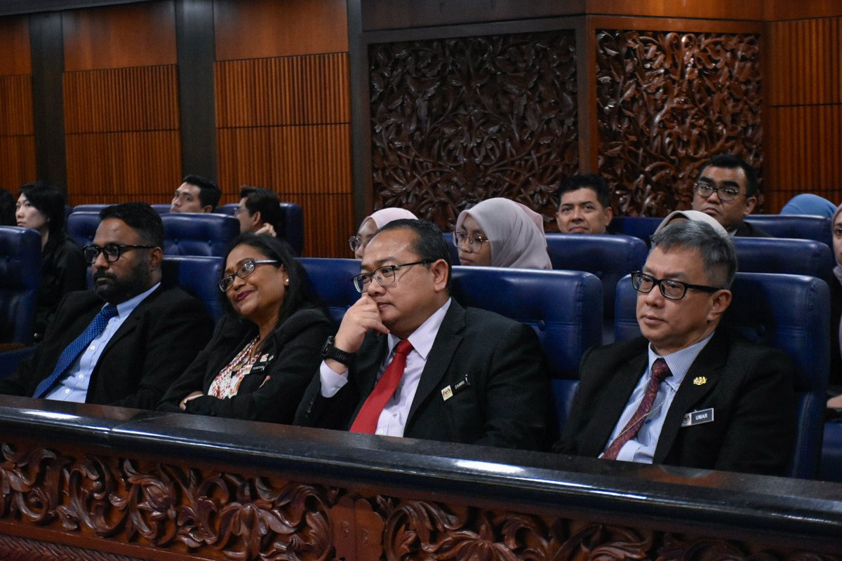 AzalinaOthmanS's tweet image. Agenda Reformasi Kerajaan MADANI bukan sekadar retorik— ia adalah komitmen sebuah Kerajaan yang #WalkTheTalk

Kerajaan MADANI hari ini membentangkan Rang Undang-Undang Perlembagaan (Pindaan) (No. 2) 2026 untuk mengasingkan peranan Peguam Negara dan Pendakwa Raya bagi bacaan kali