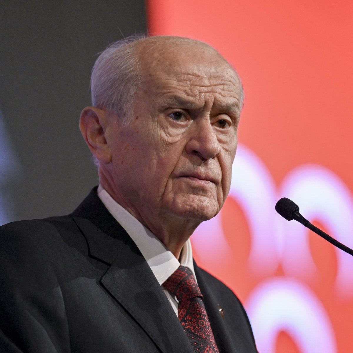 bpthaber's tweet photo. Devlet Bahçeli: "Komşu ülkemiz İran’ın başına gelen dehşet verici musibetlerden ülkemizi soyutlamak hem imkansız hem de izansızlıktır.

Terörsüz Türkiye sürecine dudak büken aymazlar, neyi amaçladığımızı daha iyi görüyor musunuz?" https://t.co/HqUveV7Dou