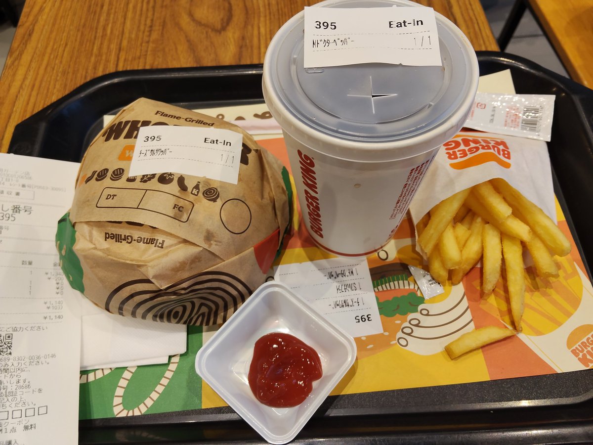 あいみょんのグッズ売り切れてたー 時間までお腹を満たして準備中！