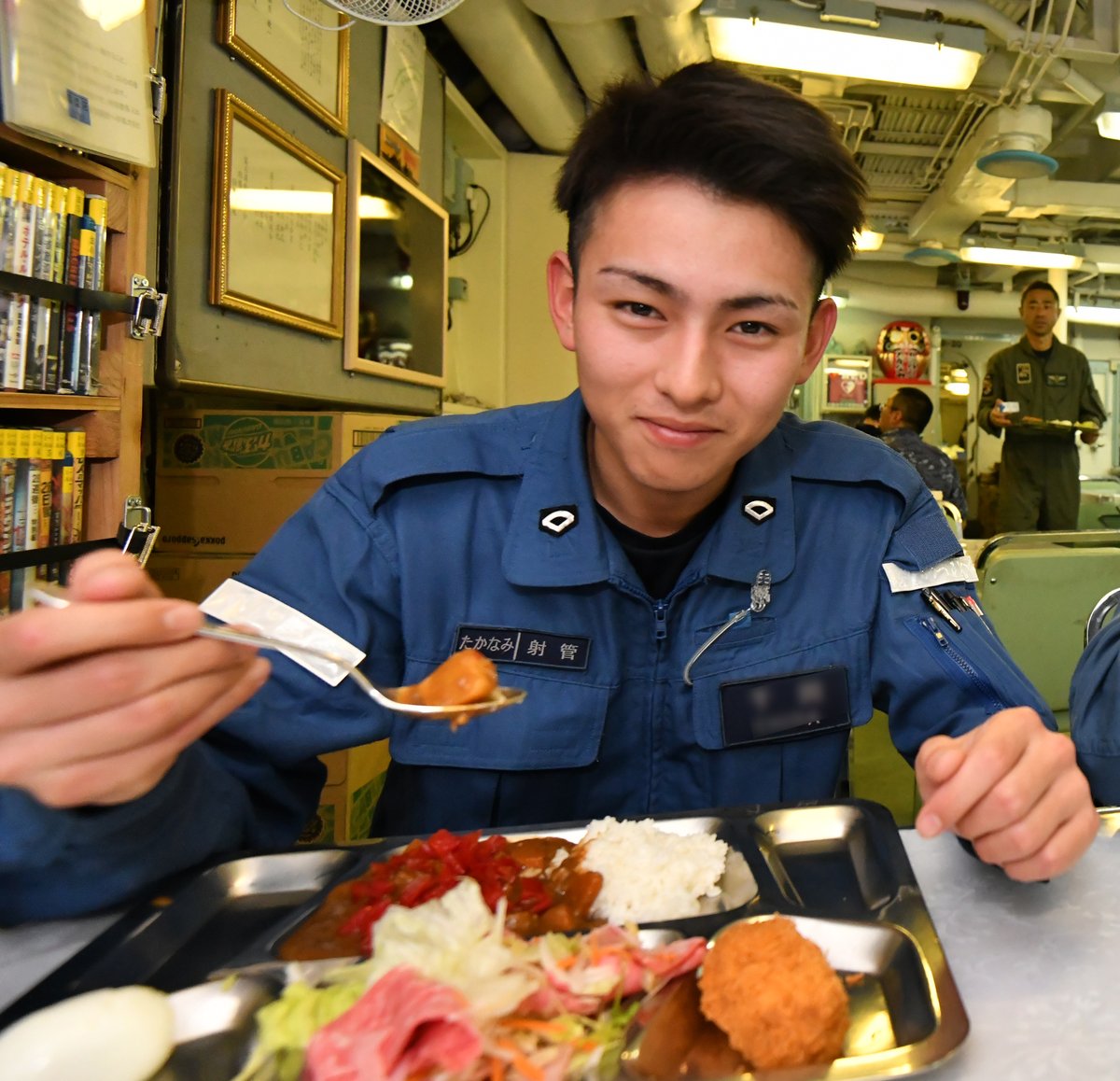 おはようございます☀️
今日は #金曜日！#カレー曜日🍛
この時間を待っていました😄
思わず笑みがこぼれます👍
#福岡地本 #海上自衛隊 #カレー #イケメン 
(海上自衛隊Xを加工)
