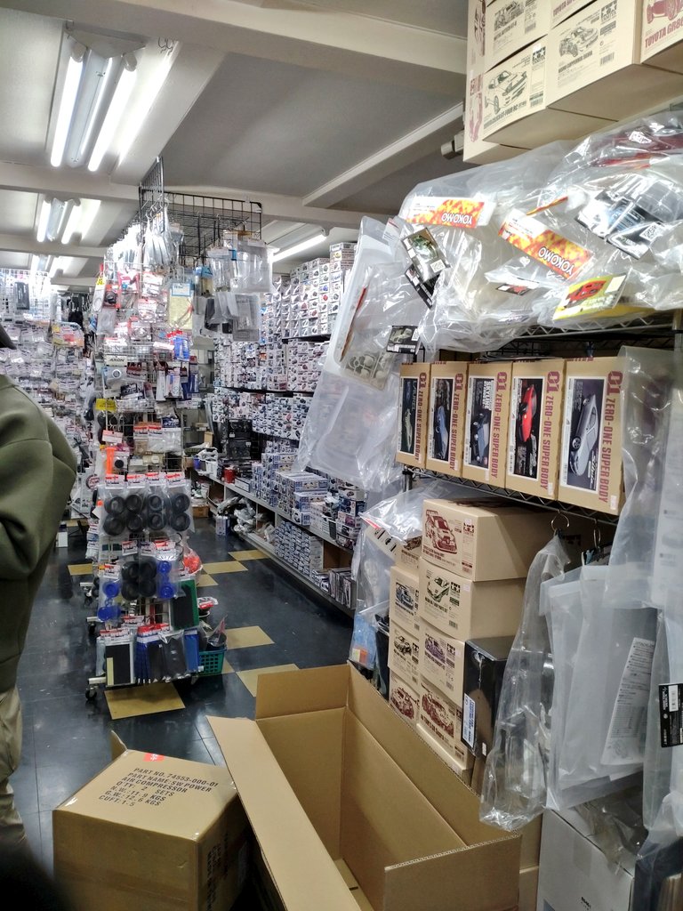 お店に居たりなんかして (つ∀<｡)ﾃﾍｯ♪