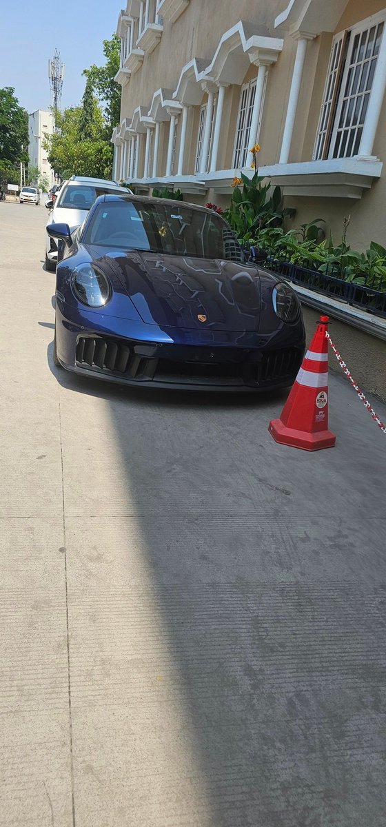 serpentblanco's tweet image. Whenever i see these, it always makes me feel motivated to work hard so that i can buy a new mobile to click clear pictures.
#motivated