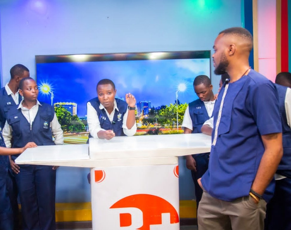 Abanyeshuri ba Level 3 #MultimediaProduction muri <a href="/gitisitss/">GITISI TSS Official</a> ho muri <a href="/RuhangoDistrict/">Ruhango District</a>
Basuye BTN TV na B+ TV bunguka ubumenyi ngiro mu itangazamakuru.

n'Intambwe ikomeye iganisha ku kuba abanyamwuga b’ejo hazaza. 💯🎥

#VisitRuhango
Uhahe uburezi bufite ireme
<a href="/Rwanda_Edu/">Ministry of Education | Rwanda</a>