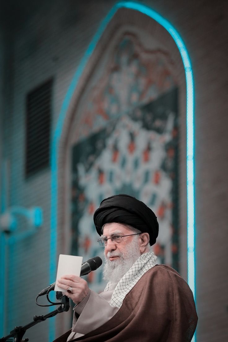 از بس شبیه جد غریبش حسینﷺ بود
روز دهم گرسنه و تشنه شهید شد...😭💔
#یا_منتقم 
#رهبر_شهید_انقلاب