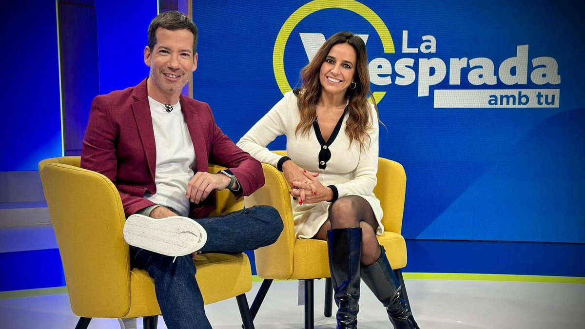 Dos30TV's tweet photo. #LaVespradaAmbTu firma MÁXIMO HISTÓRICO en @apunt_media 

➡️ Registra un 2.9% de share y una media de 27.000 espectadores 

➡️ 78.000 espectadores conectaron en algún momento con el programa

#QueVivaLaTele #Audiencias https://t.co/IMVGQdv5Wx