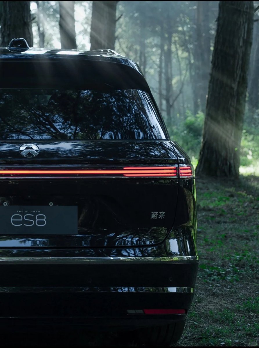 GreenMover88's tweet image. The all-new ES8 has such a strong, steady presence.
#NIOES8 #AllNewES8 #EVLife #LuxurySUV #CarLovers