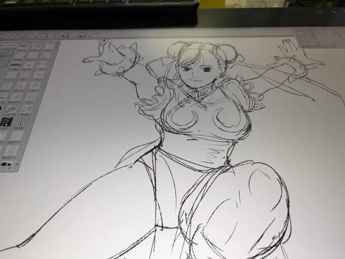 今回の春麗誕生日に新規イラストを描けなかったので今描いてる 