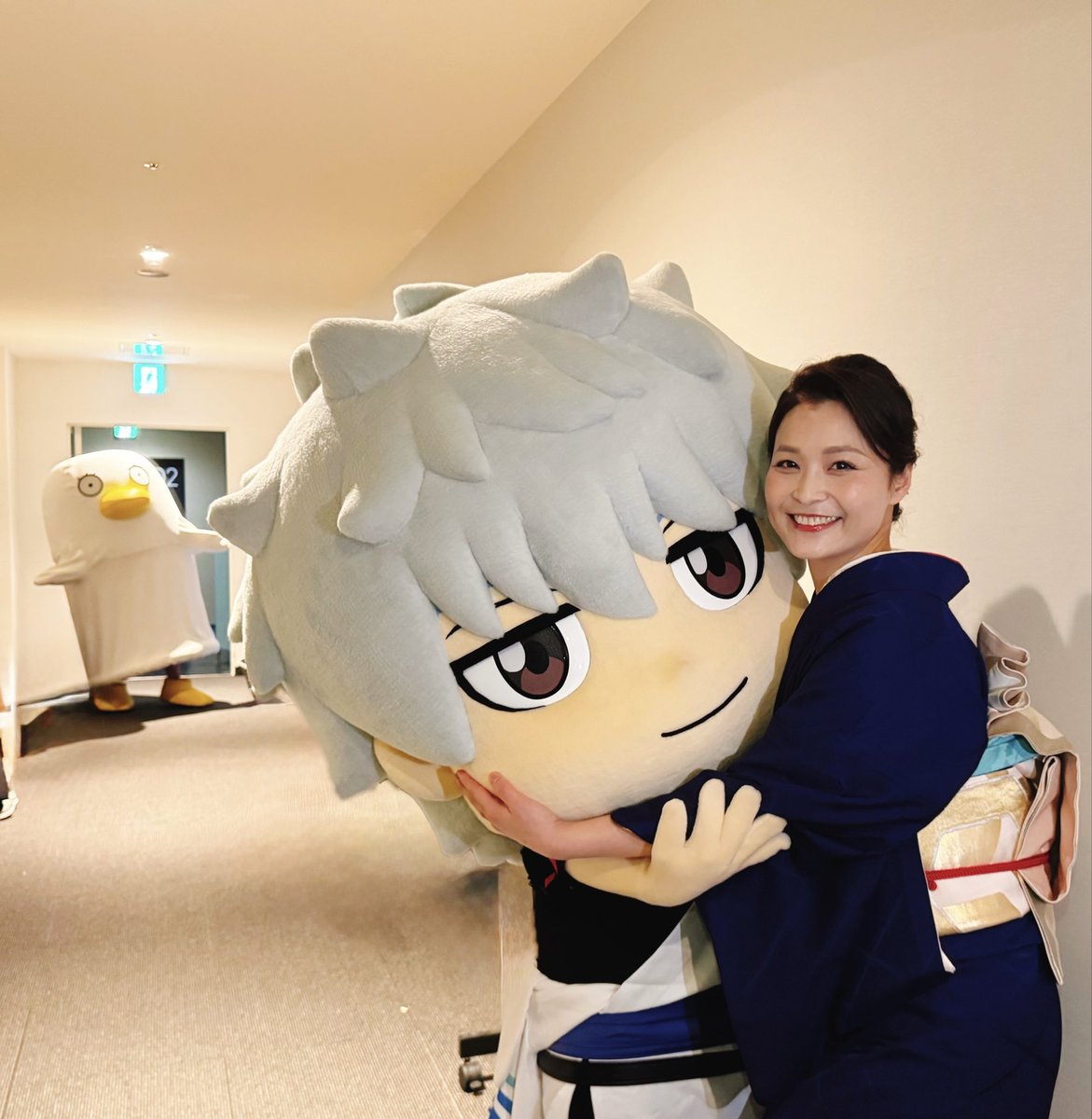 yuhkokaida_offi's tweet photo. 『#新劇場版銀魂 吉原大炎上』興行収入10億円突破おめでとうございます👏✨

2/28と3/1の舞台挨拶に登壇しました。
万事屋や近藤さん、日輪、晴太と華やかで楽しい時間を過ごしました！

１日目はキリッと、２日目は女子会なので可愛らしく、メイクと着付けをしてもらいました✨
あと4回観てね！ https://t.co/RqlA5NQal7
