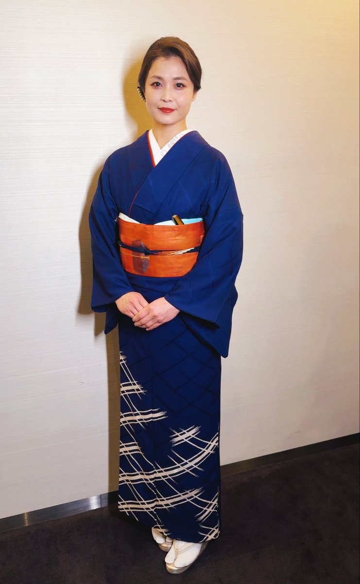 yuhkokaida_offi's tweet photo. 『#新劇場版銀魂 吉原大炎上』興行収入10億円突破おめでとうございます👏✨

2/28と3/1の舞台挨拶に登壇しました。
万事屋や近藤さん、日輪、晴太と華やかで楽しい時間を過ごしました！

１日目はキリッと、２日目は女子会なので可愛らしく、メイクと着付けをしてもらいました✨
あと4回観てね！ https://t.co/RqlA5NQal7