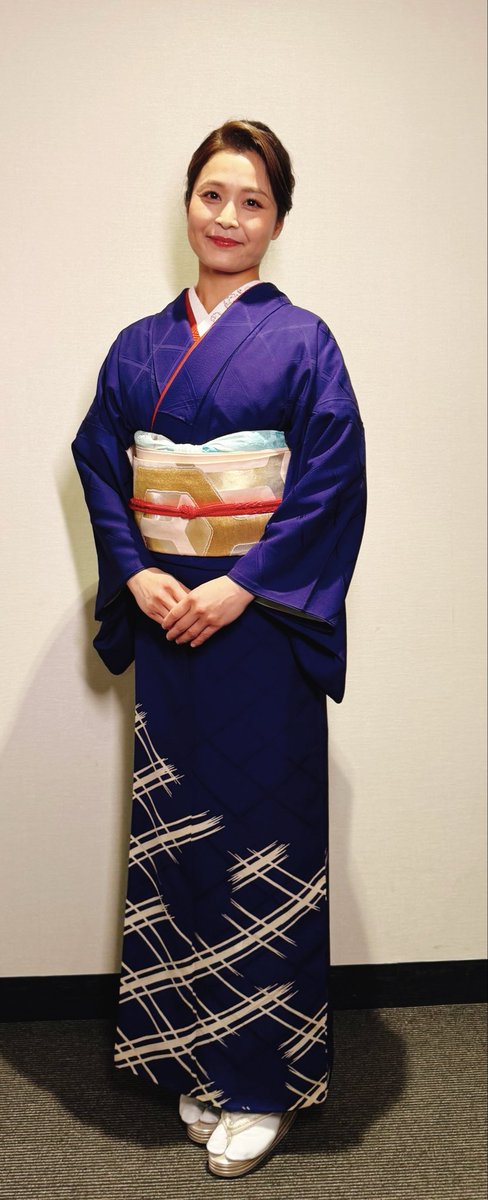 yuhkokaida_offi's tweet photo. 『#新劇場版銀魂 吉原大炎上』興行収入10億円突破おめでとうございます👏✨

2/28と3/1の舞台挨拶に登壇しました。
万事屋や近藤さん、日輪、晴太と華やかで楽しい時間を過ごしました！

１日目はキリッと、２日目は女子会なので可愛らしく、メイクと着付けをしてもらいました✨
あと4回観てね！ https://t.co/RqlA5NQal7