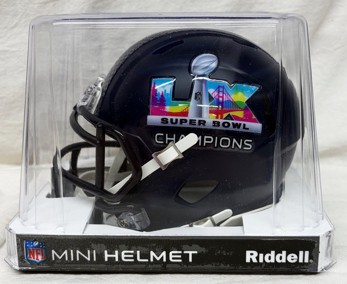 第60回スーパーボウル優勝記念ミニヘルメットが入荷‼️現在.玄関ドアが
