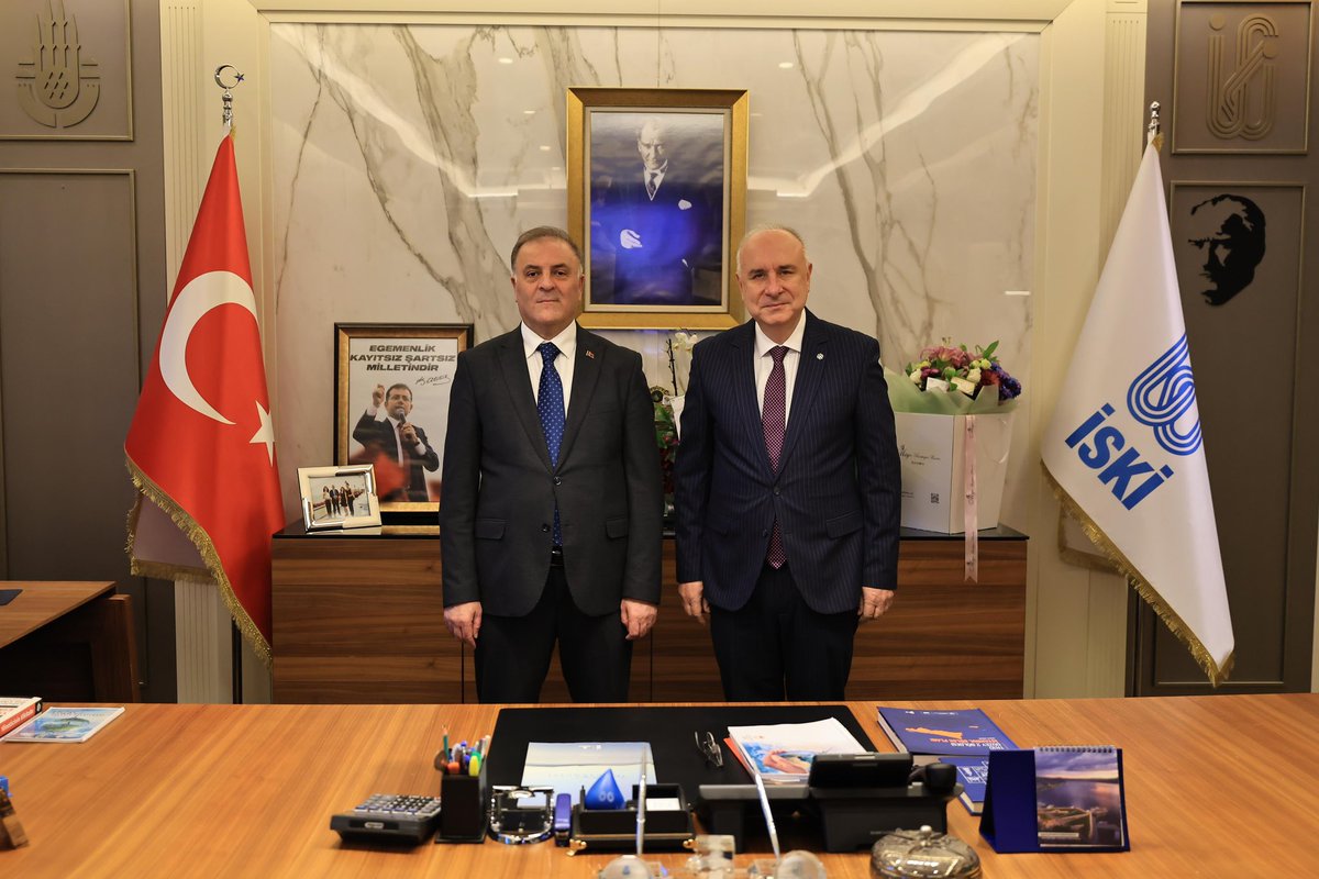 Evine hoş geldin!

Aylarca hukuksuz bir şekilde görevinden uzaklaştırılan İSKİ Genel Müdürümüz Doç. Dr. Şafak Başa nihayet mesai arkadaşlarının yanına ve görevinin başına döndü. Şimdi kaldığımız yerden İstanbul için çalışmaya devam edeceğiz. 

Ekrem Başkanımız ve tüm yol