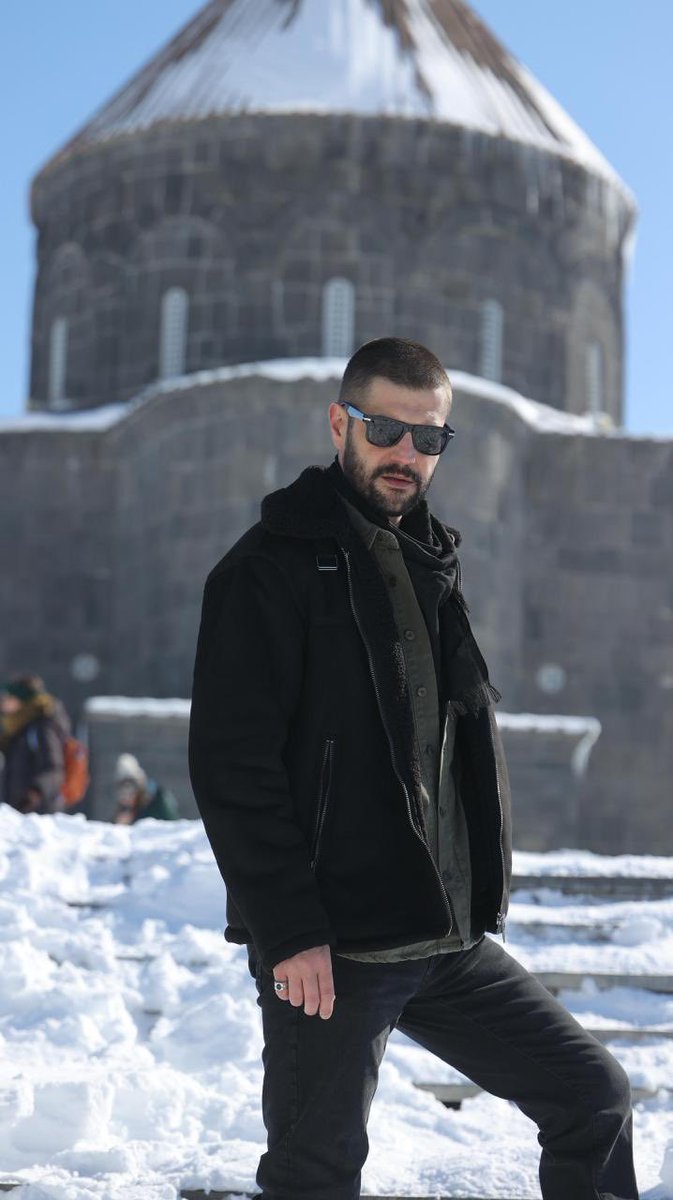 veliahtdizi's tweet photo. Ve karşınızda, ismi dilden dile dolaşan gizemli FAROZ… ❤️‍🔥

#Veliaht’a hoş geldin Serhat Teoman 💥👑 @SerhatTeoman https://t.co/EsZsEfGxw4