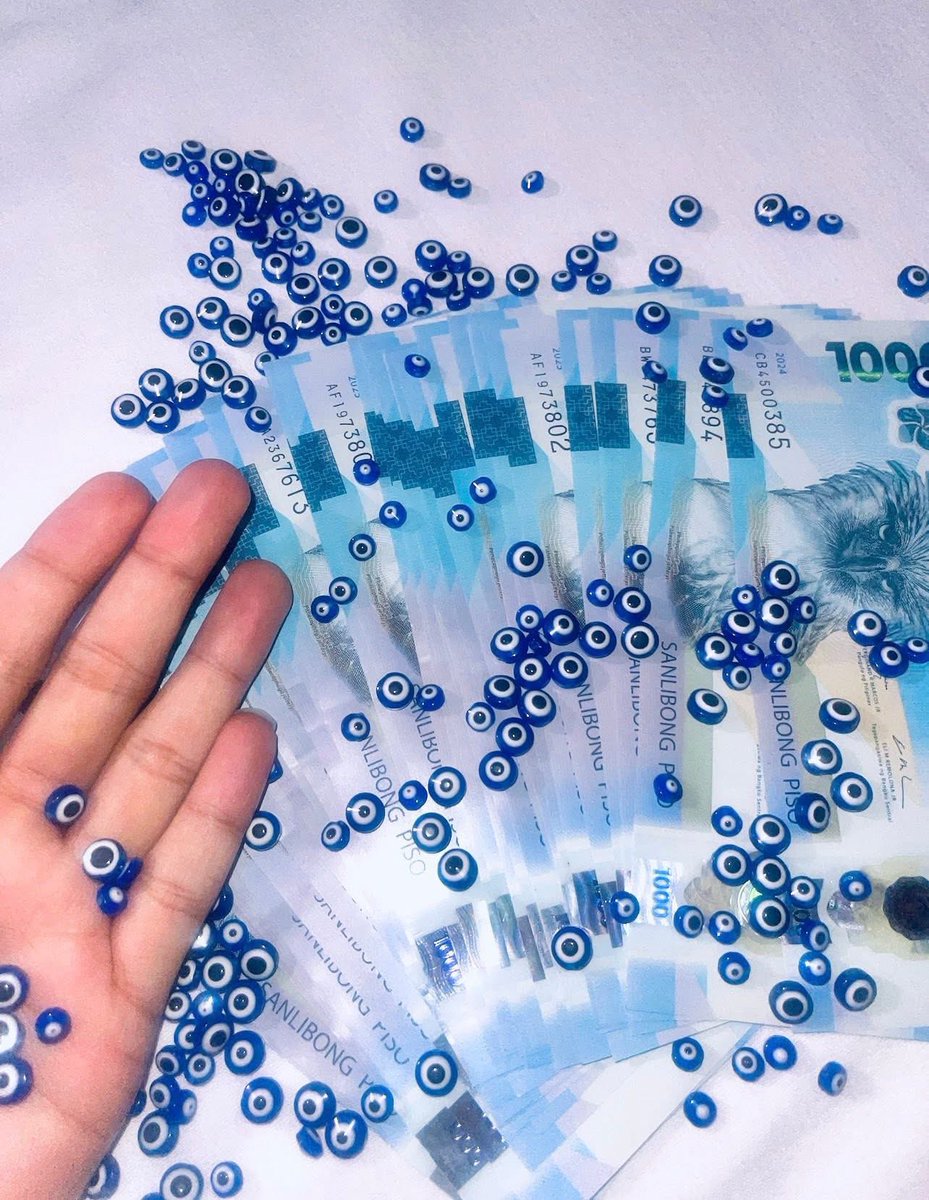 breywithfiree's tweet photo. From my hands to yours-money dust 💫🧿💸 https://t.co/fsTH8vjKGG