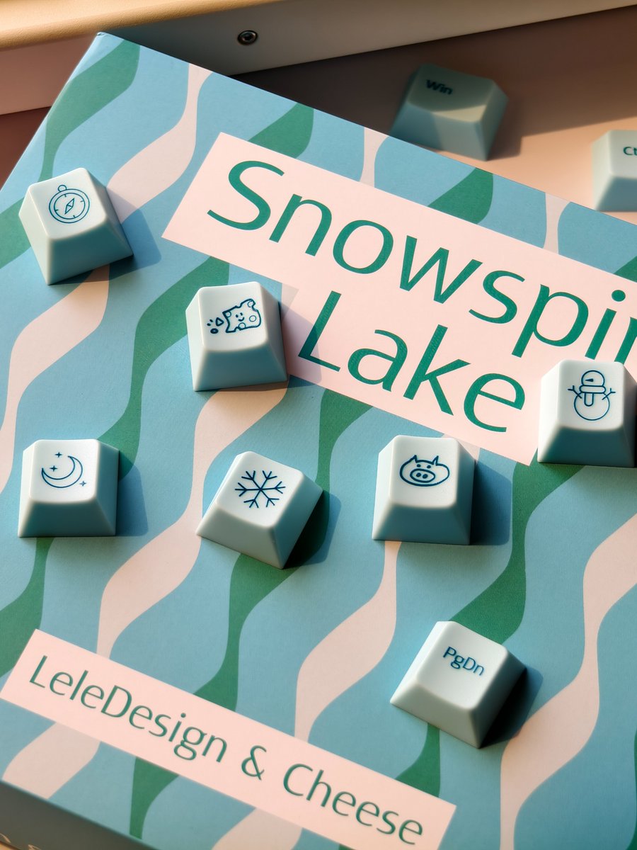 ❗️コラボ予告❗️

Keys in Cheese様とのコラボキーキャップセット企画「Snowspire Lake」
冬季オリンピックの余韻に浸りながら、雪の峰々でスキー競技を楽しみましょう

はい、そのCHEESE V2スイッチのブランドKeys in Cheeseですよ～

#カスタムキーボード
＃キーキャプ
＃lelelab