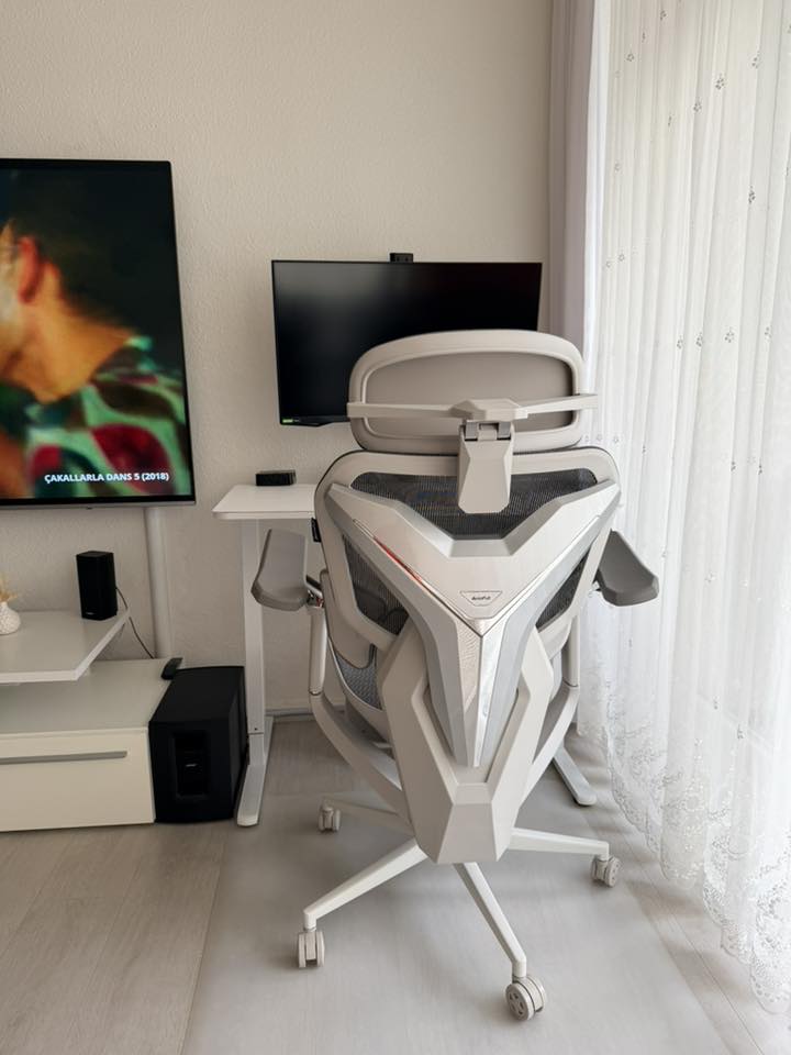 AutoFullGlobal's tweet image. Clean setup. Zero clutter. Maximum focus.

The AutoFull G7 in its element 🤍
Built for long sessions. Designed for next-level comfort.

👀Would you game or work here?
📷 shared by our Facebook users.
#gaming #gamingchair #AutoFull