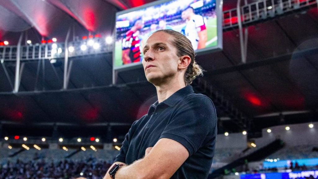 🚨 Ora è arrivata la conferma: 

#FilipeLuís non è più l’allenatore del #Flamengo. ❌

Nonostante la vittoria per 8-0 contro il #Madureira il tecnico è stato sollevato dall’incarico pochi minuti fa. 

Con  lui lasciano anche l’assistente Ivan #Palanco e il preparatore atletico