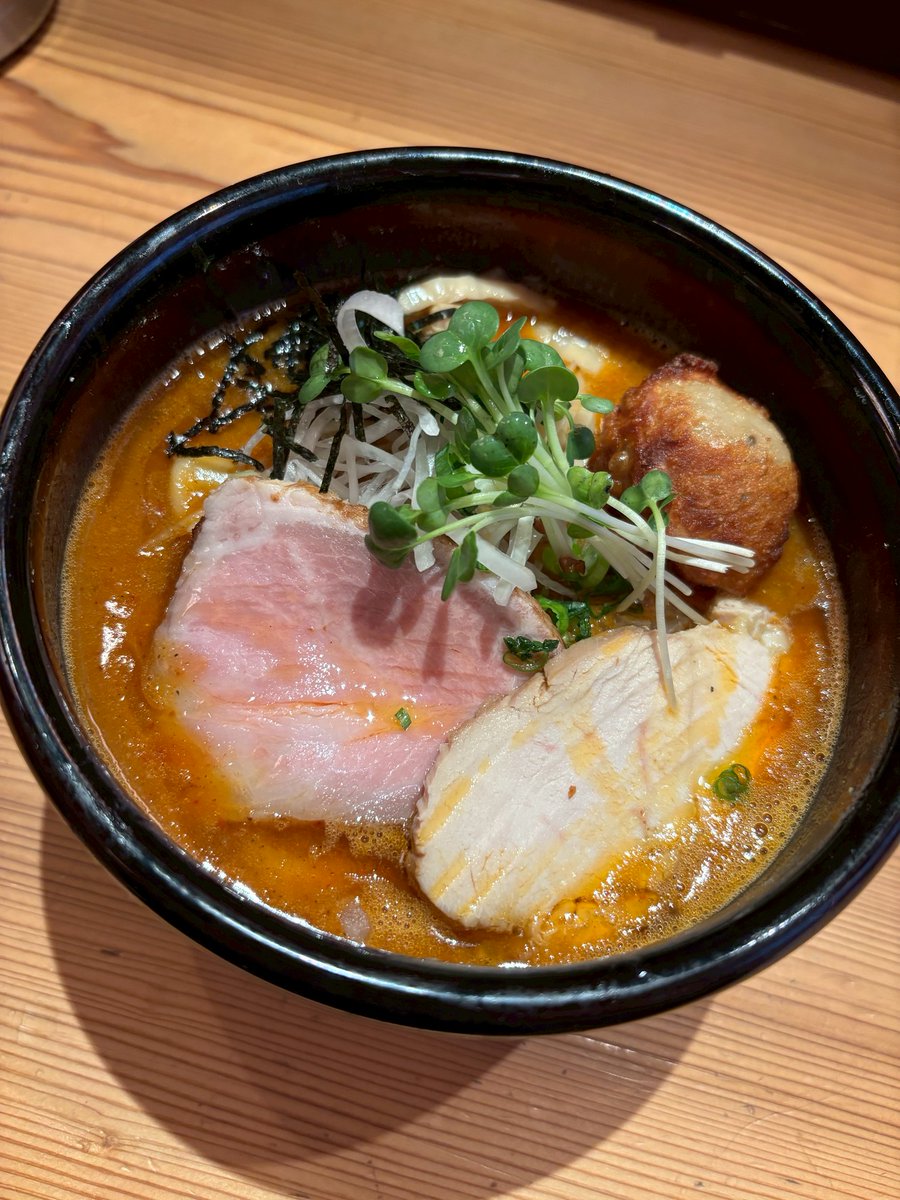 ibuki_kuki's tweet photo. こんばんは😃🌃
本日、伊武記の裏のよん寅❗
夜、営業しています。
特濃レッドヌードル、中華そば生姜
で温まりませんかあ☺
雨☔ですけど、よろしくお願いいたします🙇 https://t.co/1FBRo56KvQ