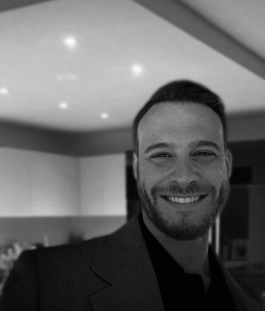 Buenos días😊…Kerem que la vida te sorprenda con lo mismo que das: amor, esfuerzo y verdad.
que tus sueños encuentren valentía y te deseo que la vida te sorprenda con cosas maravillosas porque te lo mereces…Que tengáis un feliz y bonito martes para todas ♥️♥️♥️♥️#KeremBürsin