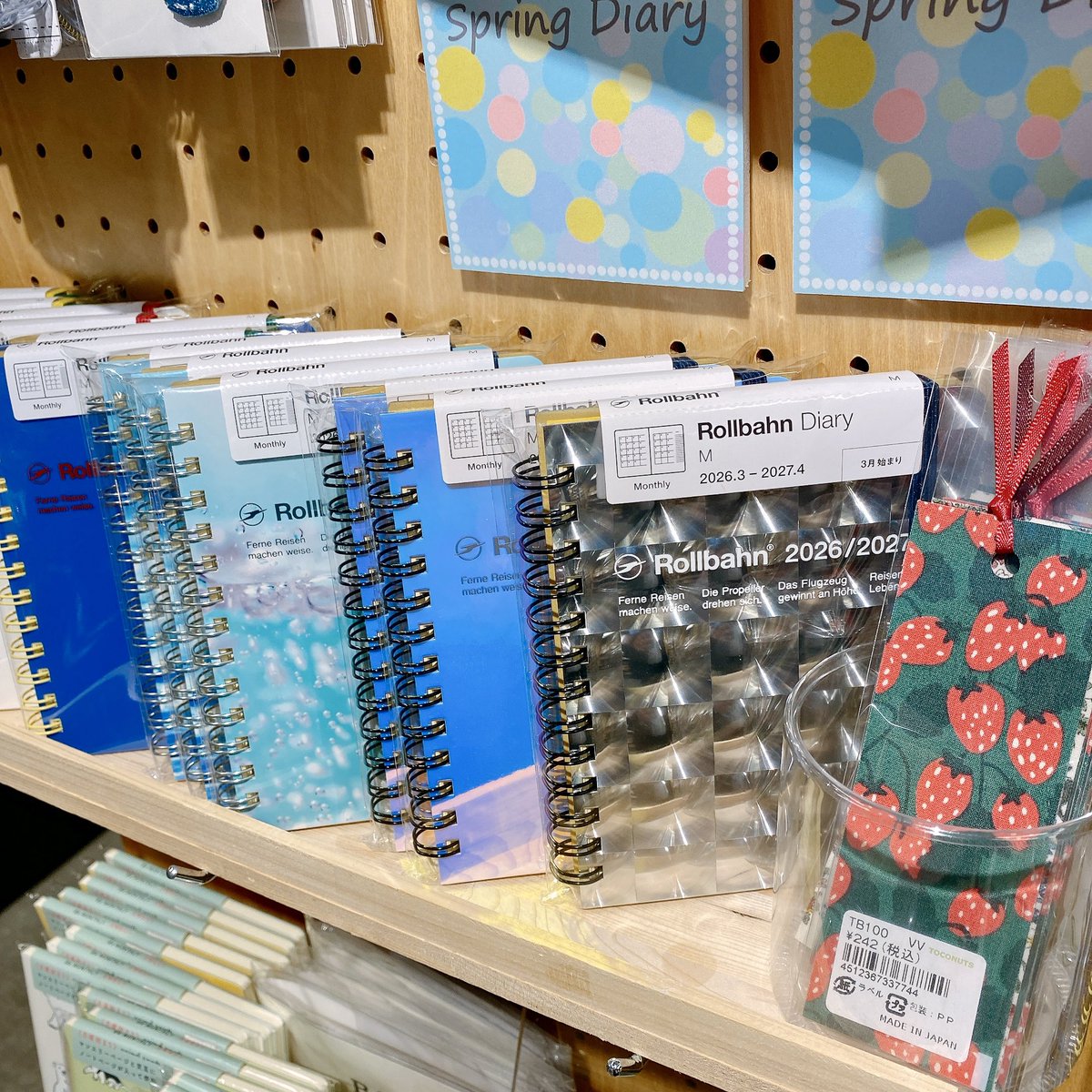 oyamun's tweet image. 早めに仕事が終わったのでToolsをチラ見。コピックの直営店ってイメージが強いけど文具もたくさん売ってます。ロルバーンもあるよっ！
#いまる民 #Tools #ロルバーン