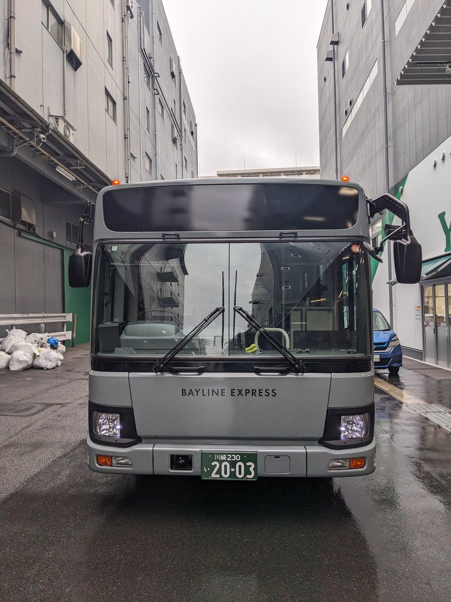 baylineexpress's tweet photo. LVのラッピング完成です😎
初めての車両タイプだったので、ちと不安でしたが、なかなか似合ってませんか？😏
#ベイラインエクスプレス
#ラッピング
#LV https://t.co/rV9m0o7F58
