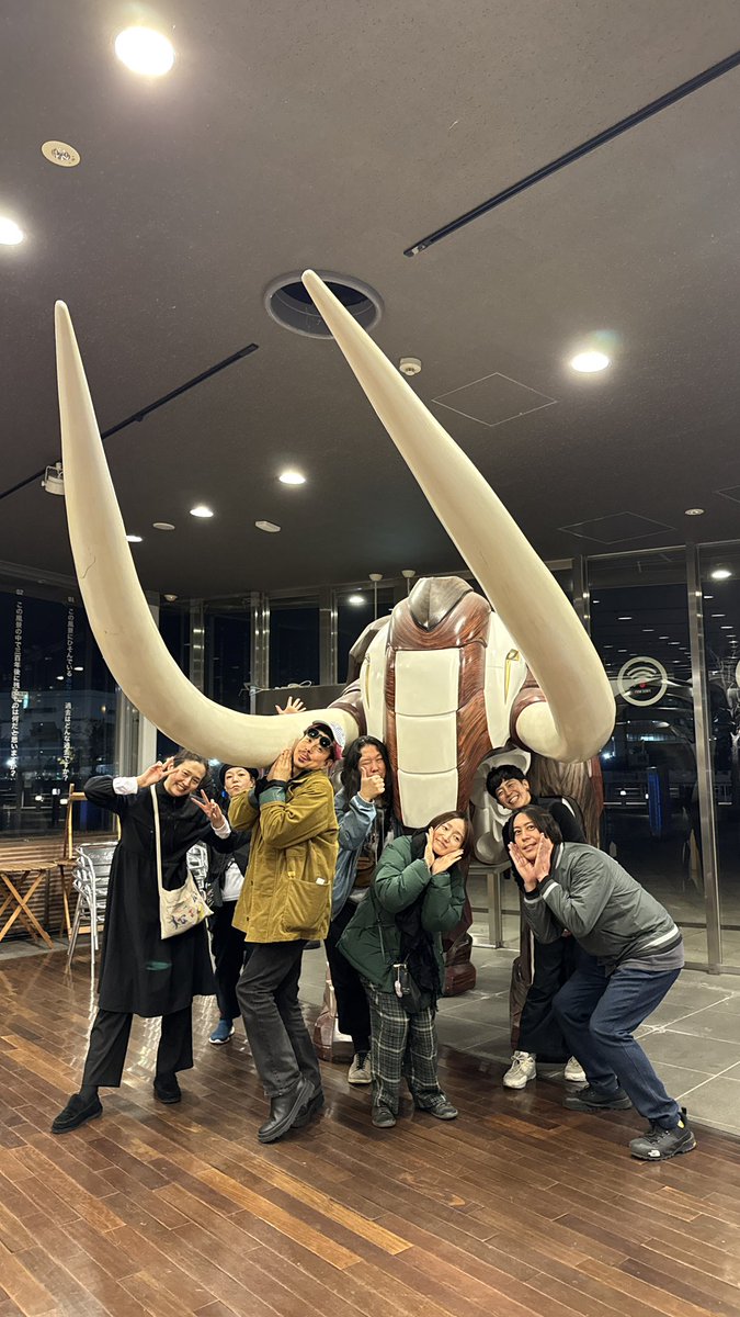 CowandMouseInfo's tweet photo. 安藤裕子 アナタ色ノ街
「バレンタインの旅・白の旅」
●3月1日(日)象の鼻テラス
⁡
横浜公演 ご来場の皆様、ありがとうございました！
⁡
スタッフの皆さんのご協力にも感謝です✨
⁡
◎前半4公演の編成はこちらでした💁‍♀️
Vo 安藤裕子
Gt 市川和則(羊毛とおはな)
Ba Shigekuni
⁡
雰囲気だけですがどうぞ📸

羊毛くんは横浜まで！お疲れ様でした！！
__________________________________

そしてツアーは続きます。
群馬、山梨、福岡、北九州のご予約受付中！
⁡
【群馬/高崎公演】
●3月7日(土)新島学園短期大学 講堂
開場14:30 / 開演15:00
⁡
【山梨公演】
●3月８日(日)こうふ亀屋座
開場15:30 / 開演16:00
⁡
【福岡公演】
●3月14日(土)西林寺
開場17:00 / 開演18:00
⁡
【北九州公演】
●3月15日(日)BRICK HALL
開場17:00 / 開演18:00
__________________________________
⁡
［料金］
🎫通常前売チケット5,500円
※全公演 整理番号順入場・自由席
⁡
チケットのお申し込み方法⤵︎
⁡
［Bitfan］
https://t.co/xwAsQSmBUQ
⁡
［メール予約］
📩cowandmouse489@gmail.com
⁡
特設サイト：https://t.co/JwRdUQNegu
⁡
#安藤裕子 #アナタ色ノ街
#市川和則 #羊毛とおはな #Shigekuni