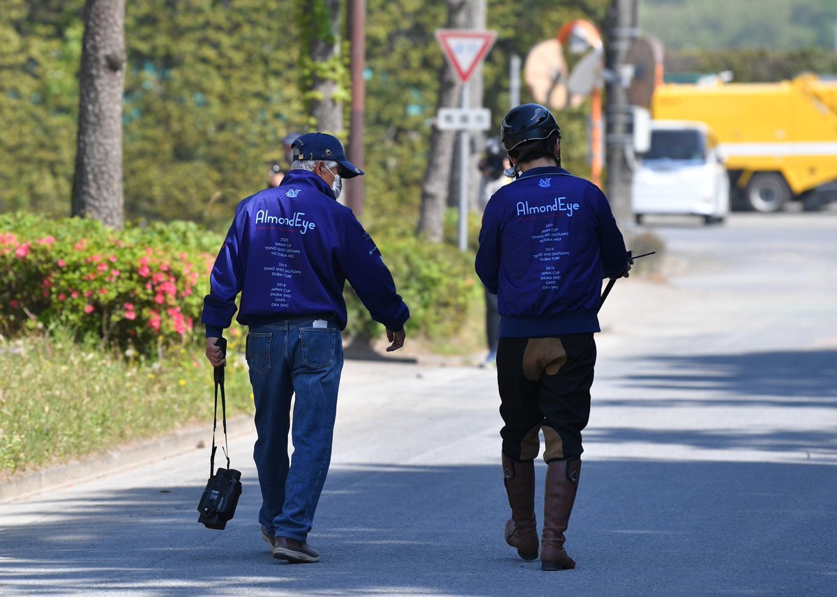 国枝厩舎には約20年お世話になり、たくさんの名馬に携わる事が出来ました。
国枝先生には感謝の気持ちでいっぱいです!
そしてこれまで国枝厩舎を応援してくださった方々、今までありがとうございましたm(_ _)m
本日をもって厩舎は解散しますが、国枝厩舎をいつまでも忘れないでください！