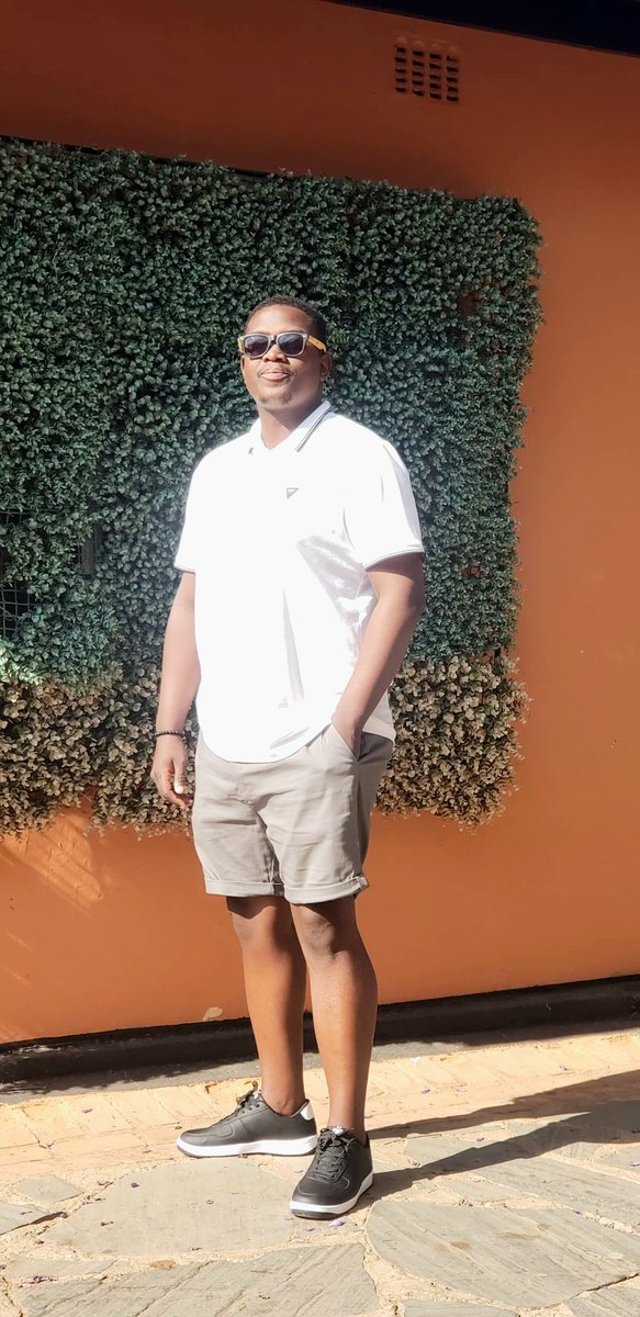 nsama_chaps's tweet photo. Unbothered. Moisturised. In my lane 😌 https://t.co/cRSN9oWSaL