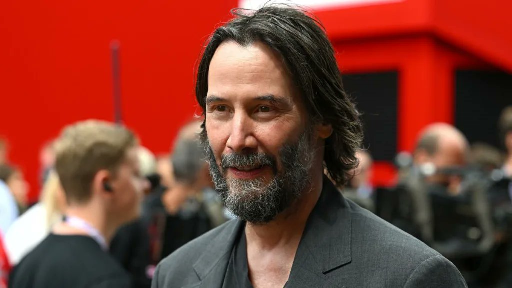 Dijo una vez Keanu Reeves: “Alguien me dijo que sentía lástima por la gente soltera porque estaban solos todo el tiempo… Le respondí que no es así. Estoy soltero y no me siento solo. Me invito a comer lo que me place, me compro la ropa que quiero, disfruto de grandes momentos
