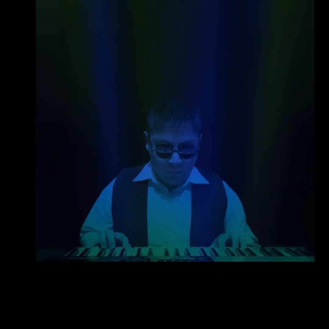andreimaldonado's tweet photo. Ya entramos en proceso de postproducción de "Desiertos", y les comparto que en tema de la banda sonora nos vamos a poner internacionales, desde Chile llega la música de mi amigo Jairo Fuentes a formar parte del soundtrack de la película https://t.co/HpovPtn2iJ