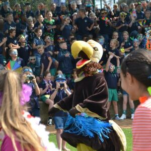 Die geliefde motiveerder se spesiale dag was gevul met musiek, helder kleure en kreatiewe ontwerpe deur elke graad.

citizen.co.za/krugersdorp-ne…