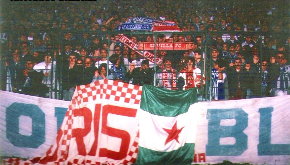 culturayesenzia's tweet photo. Riazor blues y Biris Norte, años de hermandad. https://t.co/RiBTTnHXjE