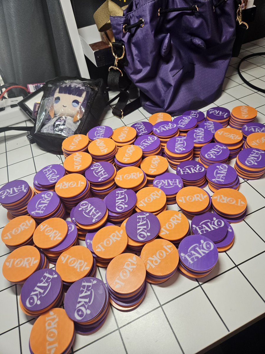 I'll be handing out these takotori coins for those KFP and Takodachis who can't make it to Drawn to Dawn! Please stop by and say hi!
「Drawn To Dawn」に参戦できないKFPや タコダチ向けに、にタコトリコインを配布し ます! ぜひ声をかけに来てください!
#TAKOTIME #kfp #hololiveEXPOfes2026