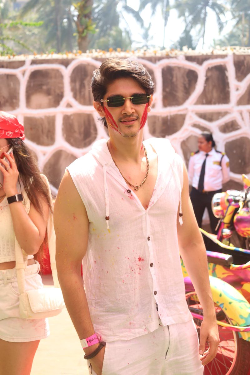 filmfare's tweet image. Tanuj Virwani, Anuska Ghosh, Rohan Mehra and Sana Makbul celebrate the festival of colours at The Times Group, MD, Vineet Jain's Holi Party. 🥳

#Holi2026 #VineetJainHoliParty #HoliHai