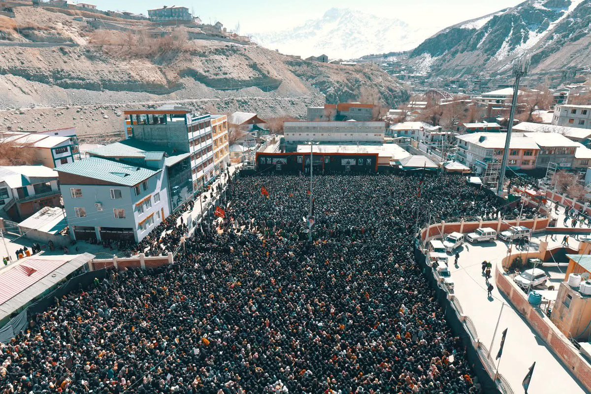 IshaqLadakh_'s tweet photo. Huge gathering in Kargil India on the 3rd day of Mourning Processions over the martyrdom of Leader of Islamic revolution Imam Khamnai. #kargil #Iran #IsraelIranWar https://t.co/yOuYBZtmBp