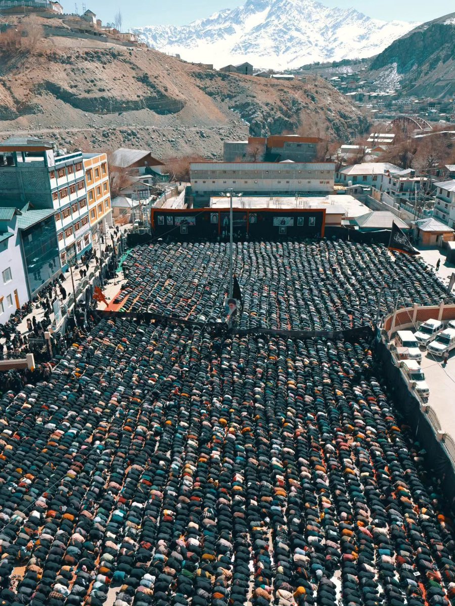 IshaqLadakh_'s tweet photo. Huge gathering in Kargil India on the 3rd day of Mourning Processions over the martyrdom of Leader of Islamic revolution Imam Khamnai. #kargil #Iran #IsraelIranWar https://t.co/yOuYBZtmBp