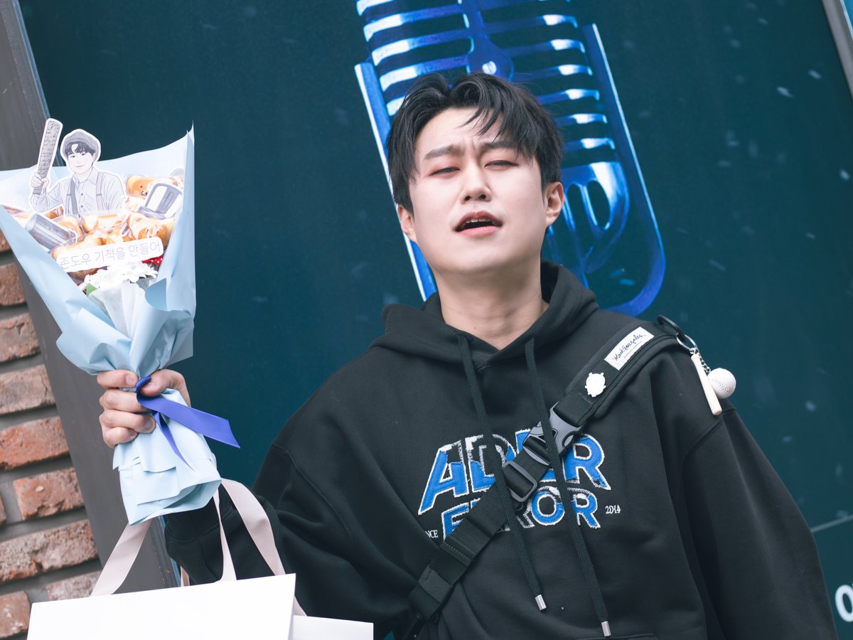 1KM_PIC's tweet photo. 260301 14:00
존도우 퇴근길
앙상블 | 이지혁 배우

잊고 살아야 했던 진짜 이름을
내가 기억해 https://t.co/RnHNGW95yP