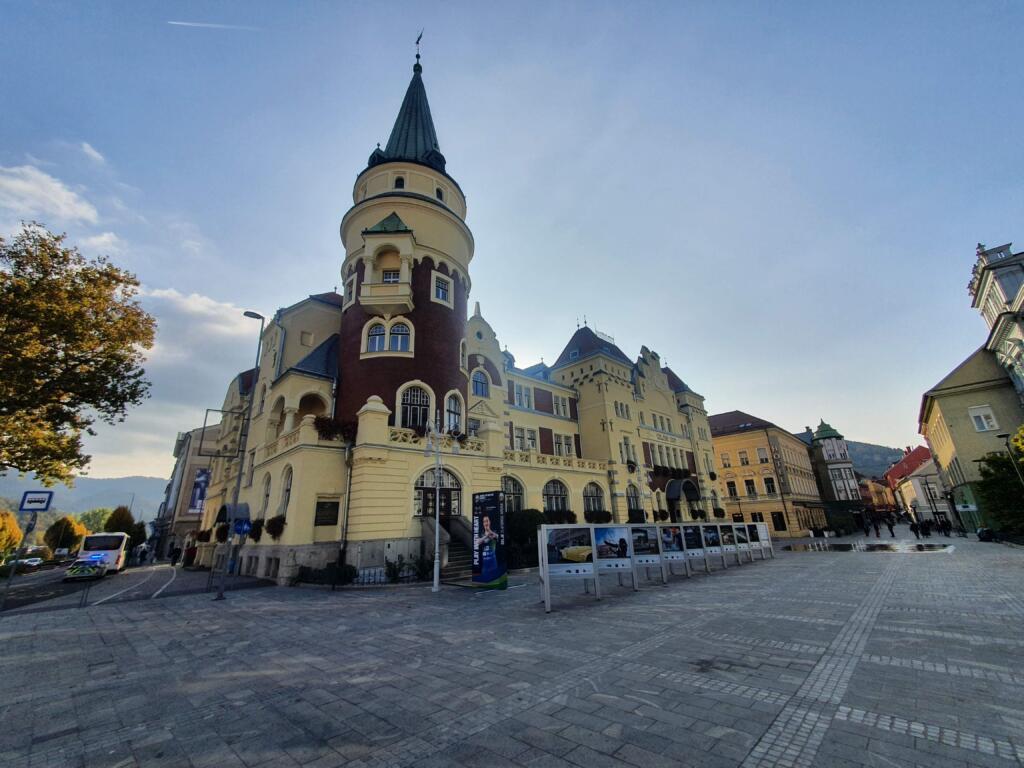 RJonTourUK tweet media