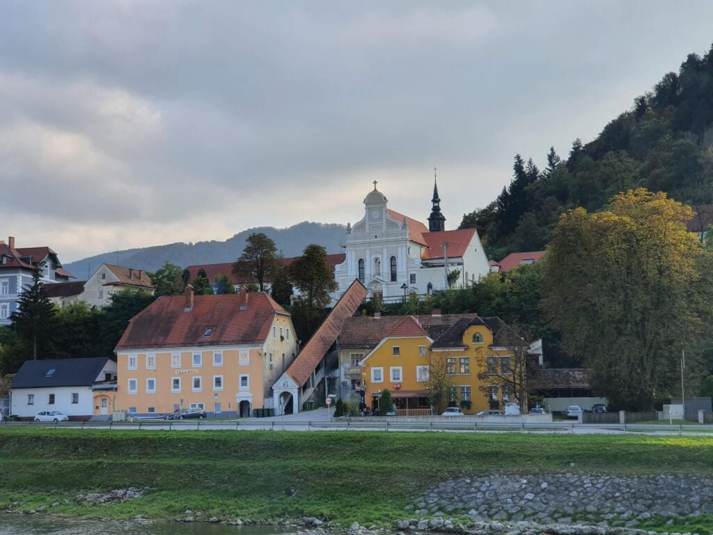 RJonTourUK tweet media