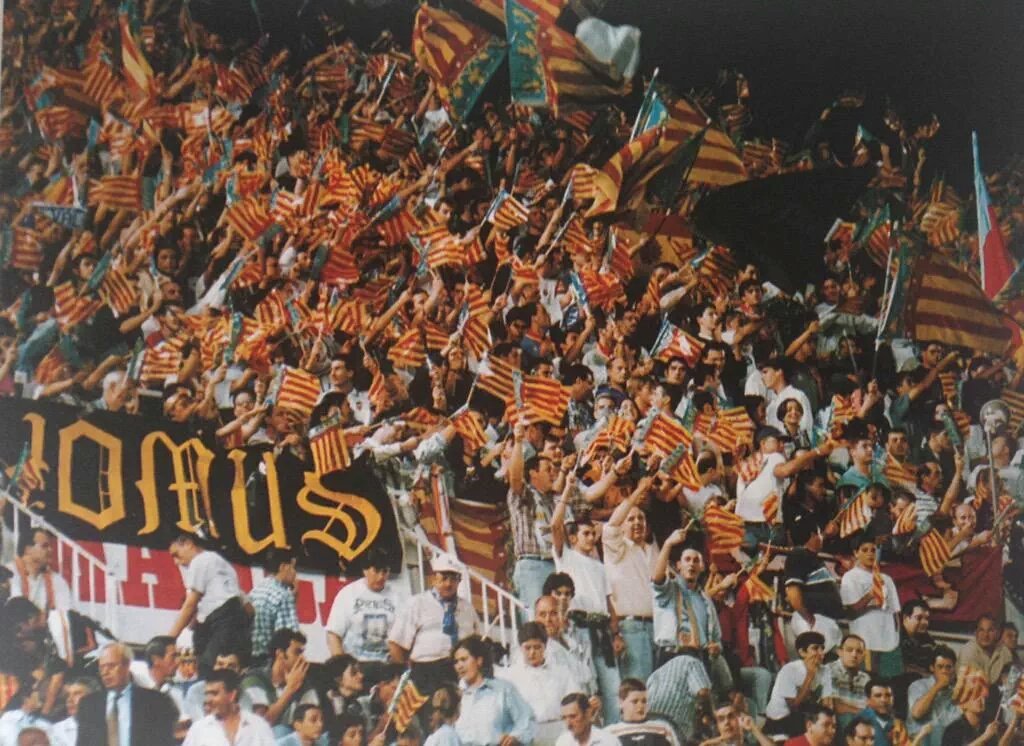culturayesenzia's tweet photo. Recuerdos de Ultra Yomus ubicados en la gradería alta de Mestalla. https://t.co/fKDsPVoVMo