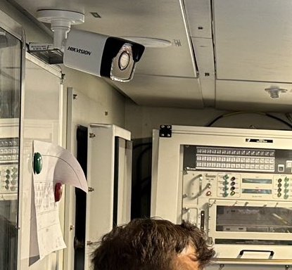 Meanwhile DRDO using Chinese HK Vision CCTV inside Flight control room of Tapas UAV 😬

Indian babus are something else..