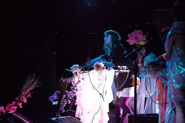 fairiescumfirst's tweet photo. grimes in lee's palace, sept 2012 .° ༘🎧⋆🖇₊˚ෆ https://t.co/l0SPEu32hK