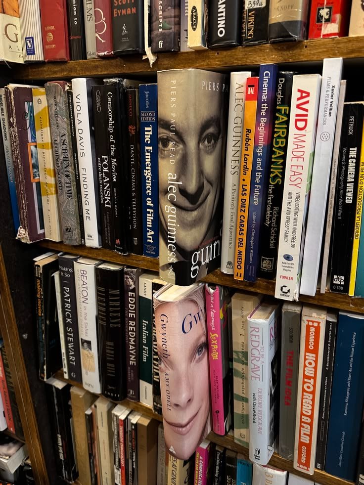 Thepasttimew's tweet photo. We read to escape reality, but every book returns us to ourselves. https://t.co/q16UgTVAwK