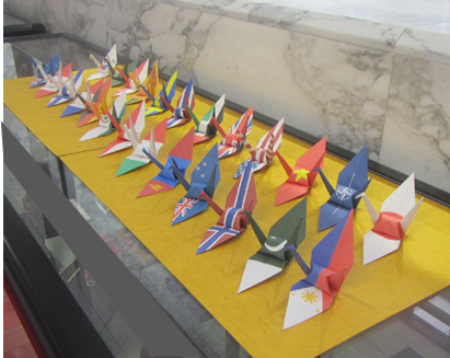 jasdf_meguro's tweet photo. For the 25th #InternationalSeminar, staff at the #CommandandStaffCollege created #origami #cranes inspired by the flags of participating countries. These traditional Japanese cranes, symbolizing our hopes for #peace, were very well received by the delegates. https://t.co/h4pKPVYKIM