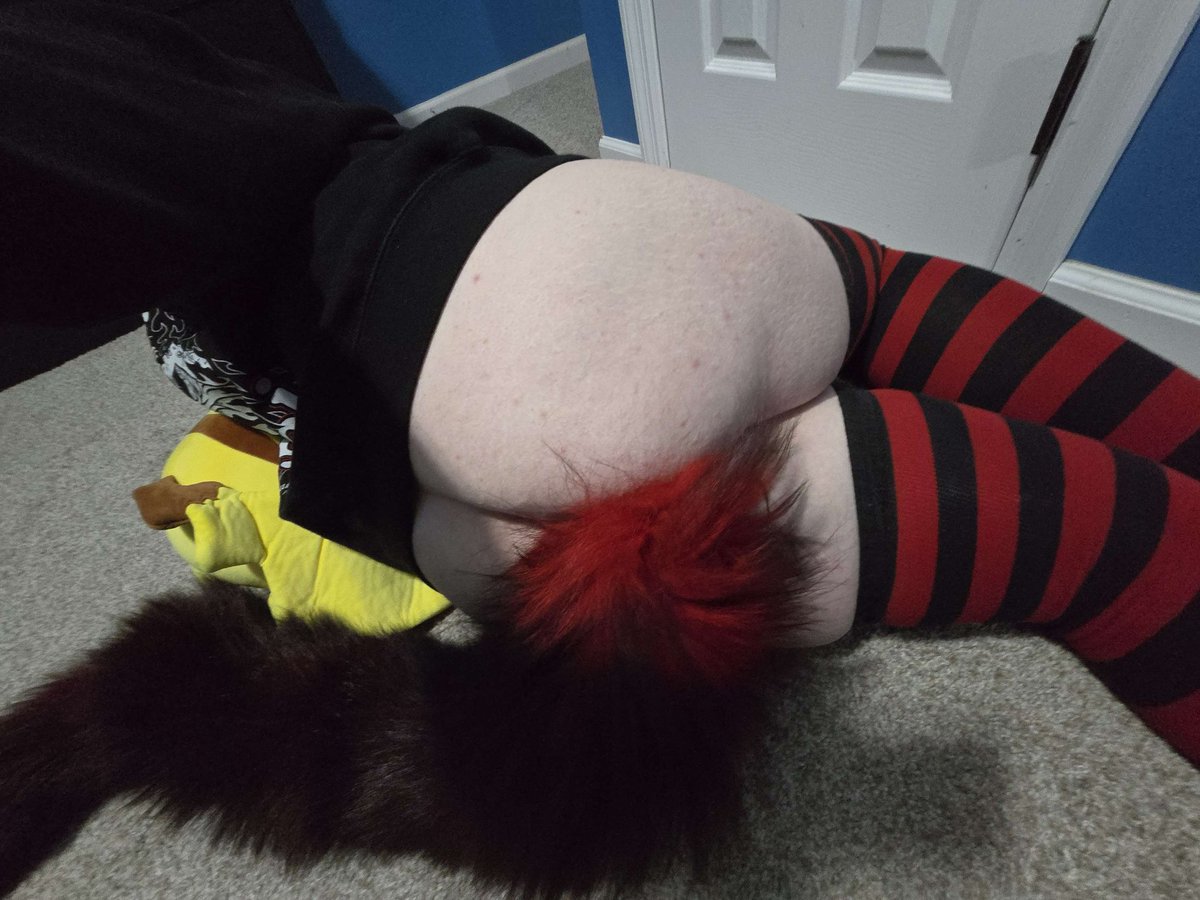 72Srew82335's tweet photo. Just some booty shots :3 https://t.co/OMkOgvMo6U
