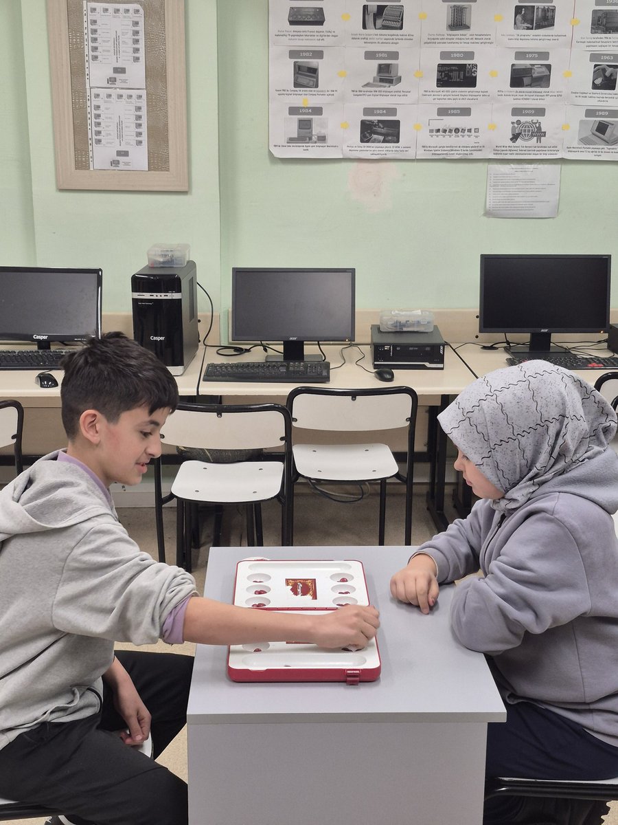epcilerorta's tweet photo. Okulumuzda düzenlenen Zeka Oyunları Turnuvası sonunda Küre oyununda Burak Altunbaş , Mangala oyununda Ahmet Efe Bulgurcu, Pentago oyununda Elanur Kanbur, Abluka oyununda Ecrin Naz Erozan  ve Kulami oyununda Emirhan Duman birincilik elde etti. Tüm öğrencilerimizi tebrik ederiz. https://t.co/3s2zlwZE9f