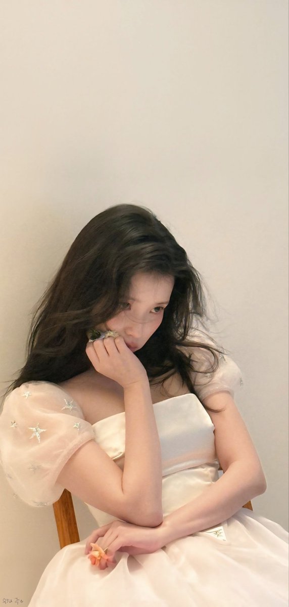 지은시
Berriz From. IU
mobile wallpaper
#아이유 #IU #21세기대군부인 #PerfectCrown #21世紀大君夫人