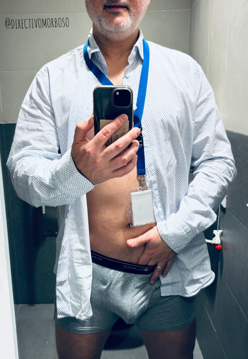 Oficina y ganas de travesuras. Qué hacemos? 😏😈